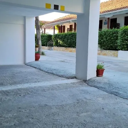 The House Διαμέρισμα *