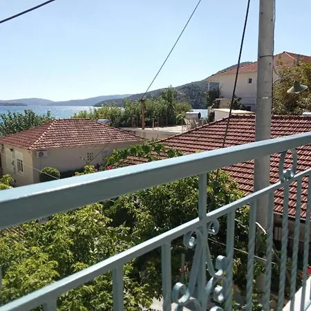 The House Διαμέρισμα Νυδρί